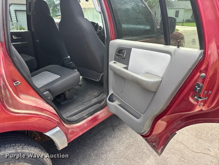 image for item MX9175 2004 Ford Expedition SUV