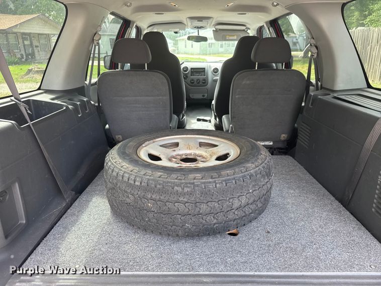 image for item MX9175 2004 Ford Expedition SUV