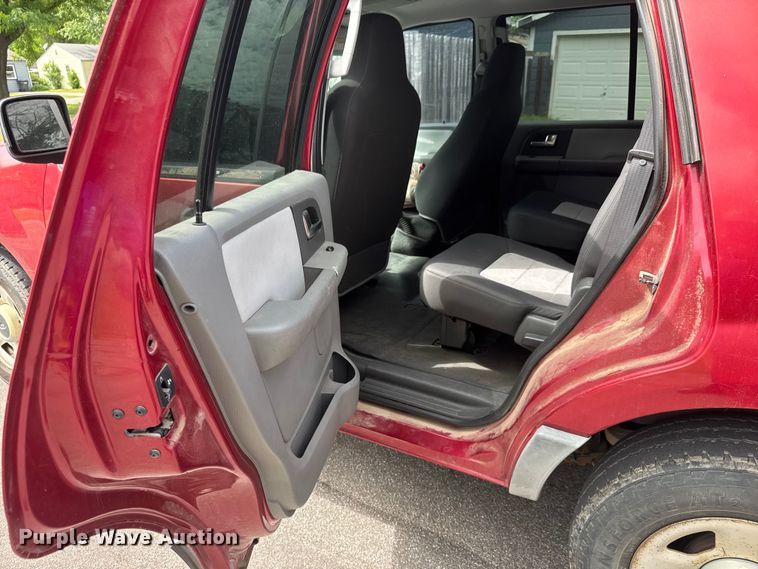 image for item MX9175 2004 Ford Expedition SUV
