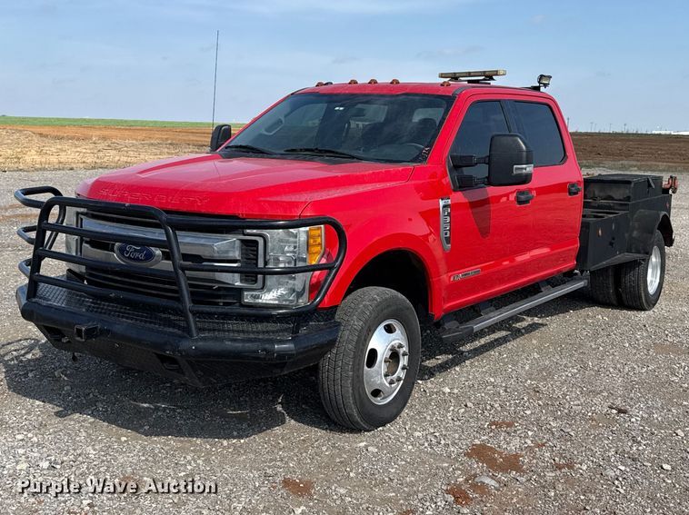 2017 Ford F350 Super Duty Crew Cab flatbed pickup truck