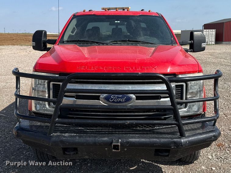 image for item NK9132 2017 Ford F350 Super Duty Crew Cab flatbed pickup truck
