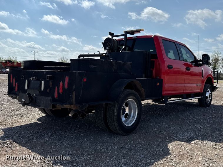 image for item NK9132 2017 Ford F350 Super Duty Crew Cab flatbed pickup truck