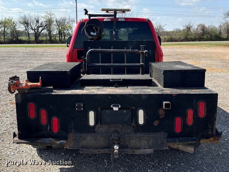 image for item NK9132 2017 Ford F350 Super Duty Crew Cab flatbed pickup truck