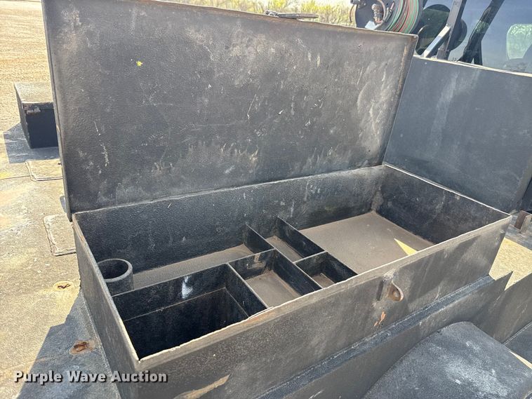 image for item NK9132 2017 Ford F350 Super Duty Crew Cab flatbed pickup truck