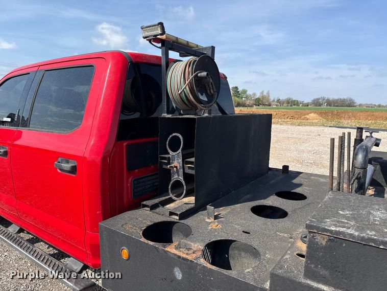 image for item NK9132 2017 Ford F350 Super Duty Crew Cab flatbed pickup truck