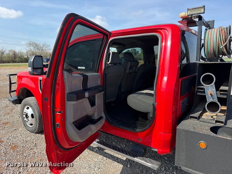 image for item NK9132 2017 Ford F350 Super Duty Crew Cab flatbed pickup truck