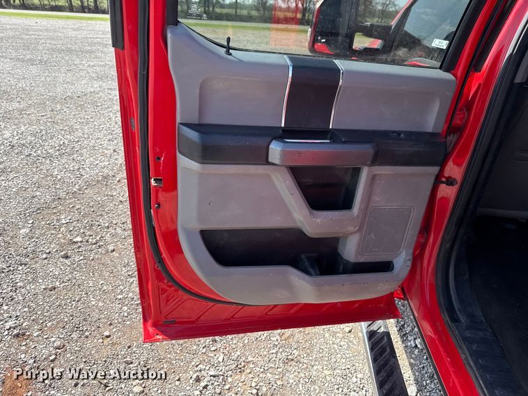 image for item NK9132 2017 Ford F350 Super Duty Crew Cab flatbed pickup truck