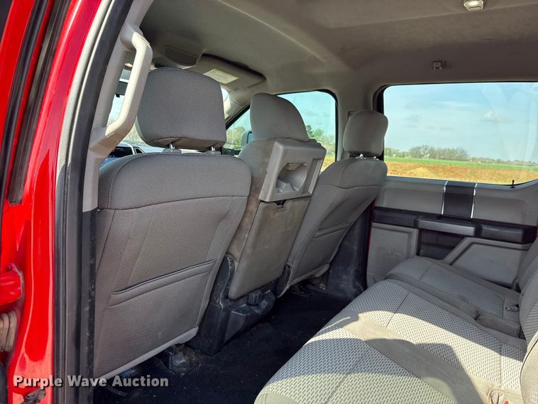 image for item NK9132 2017 Ford F350 Super Duty Crew Cab flatbed pickup truck