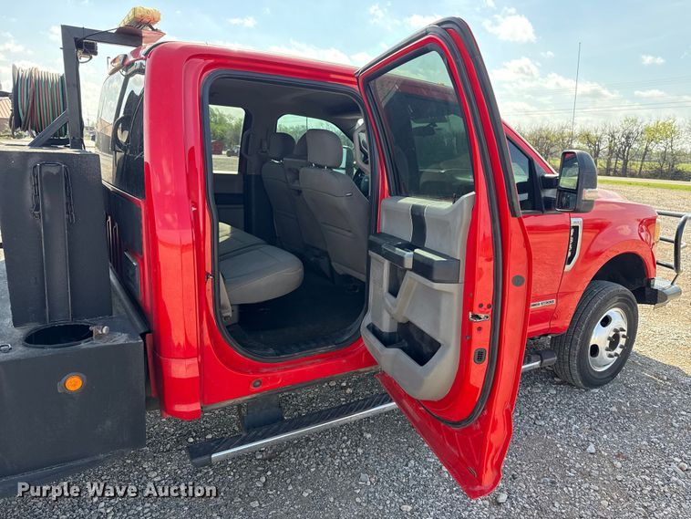 image for item NK9132 2017 Ford F350 Super Duty Crew Cab flatbed pickup truck