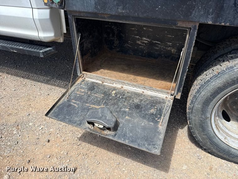image for item NK9194 2017 Ford F550 Crew Cab flatbed pickup truck