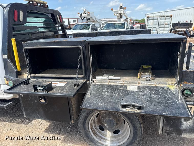 image for item NK9194 2017 Ford F550 Crew Cab flatbed pickup truck