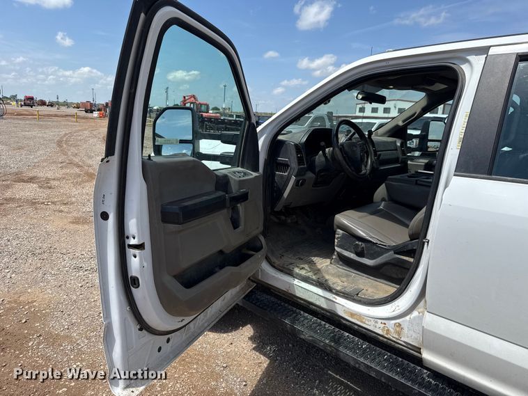 image for item NK9194 2017 Ford F550 Crew Cab flatbed pickup truck