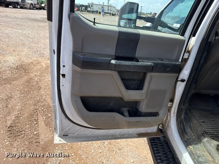 image for item NK9194 2017 Ford F550 Crew Cab flatbed pickup truck