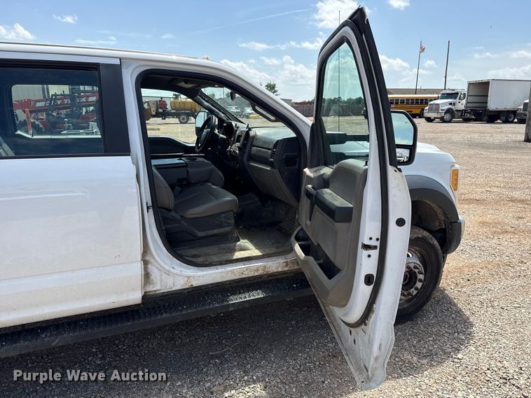 image for item NK9194 2017 Ford F550 Crew Cab flatbed pickup truck
