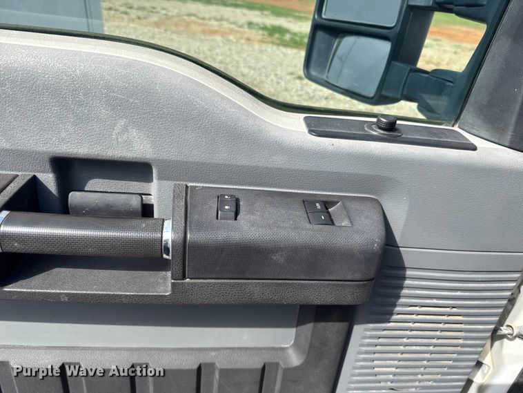 image for item NK9201 2011 Ford F250 Super Duty Ext. Cab pickup truck cab and chassis