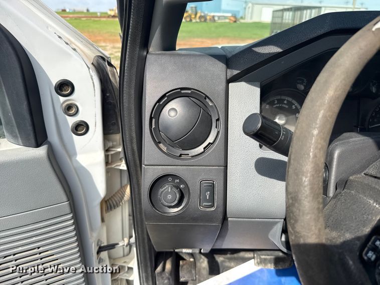image for item NK9201 2011 Ford F250 Super Duty Ext. Cab pickup truck cab and chassis