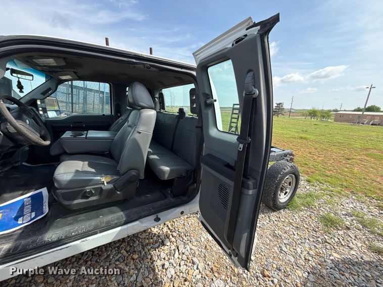 image for item NK9201 2011 Ford F250 Super Duty Ext. Cab pickup truck cab and chassis