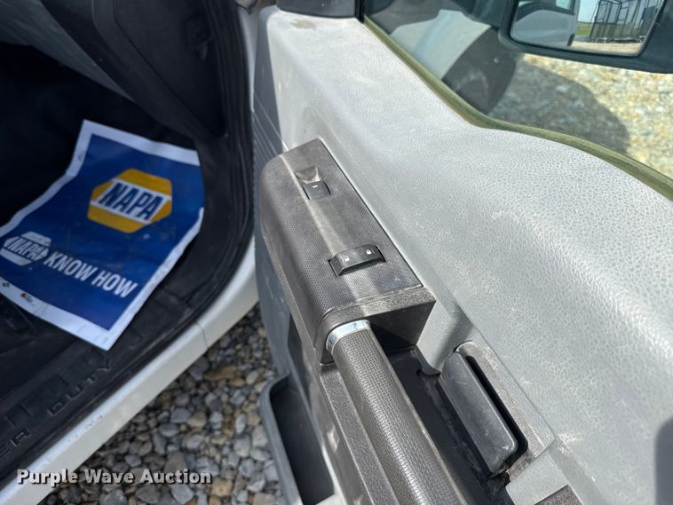 image for item NK9201 2011 Ford F250 Super Duty Ext. Cab pickup truck cab and chassis