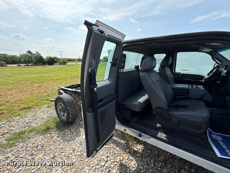 image for item NK9201 2011 Ford F250 Super Duty Ext. Cab pickup truck cab and chassis