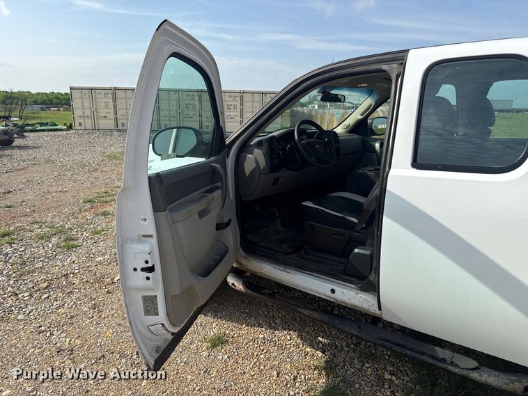 image for item NK9203 2013 Chevrolet Silverado 2500HD Ext. Cab pickup truck