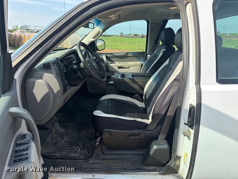 image for item NK9203 2013 Chevrolet Silverado 2500HD Ext. Cab pickup truck
