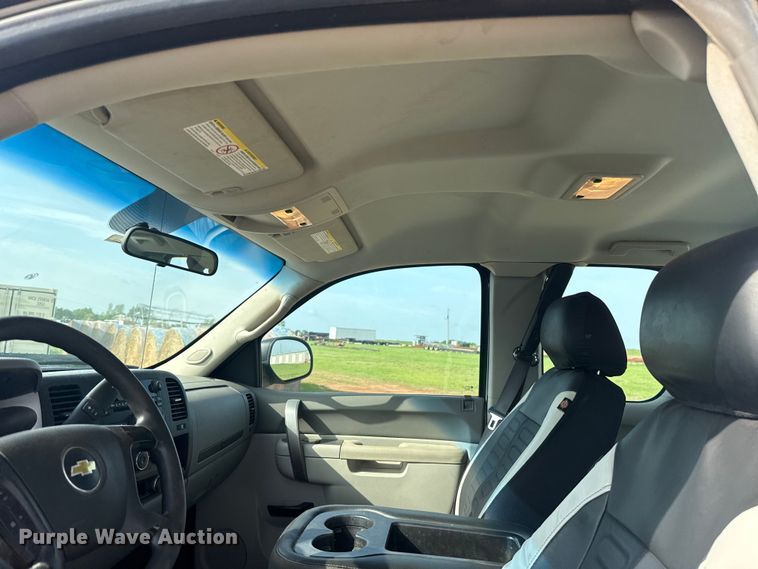 image for item NK9203 2013 Chevrolet Silverado 2500HD Ext. Cab pickup truck