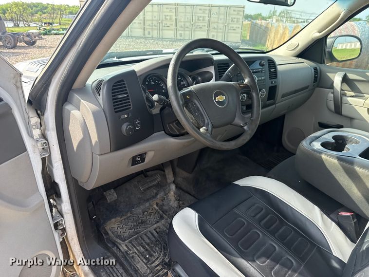 image for item NK9203 2013 Chevrolet Silverado 2500HD Ext. Cab pickup truck