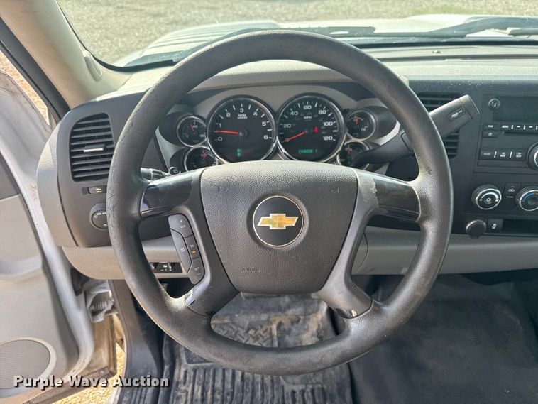 image for item NK9203 2013 Chevrolet Silverado 2500HD Ext. Cab pickup truck