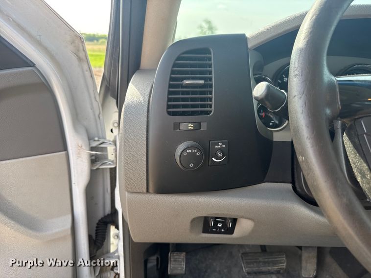 image for item NK9203 2013 Chevrolet Silverado 2500HD Ext. Cab pickup truck