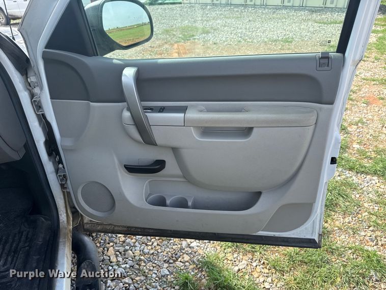 image for item NK9203 2013 Chevrolet Silverado 2500HD Ext. Cab pickup truck