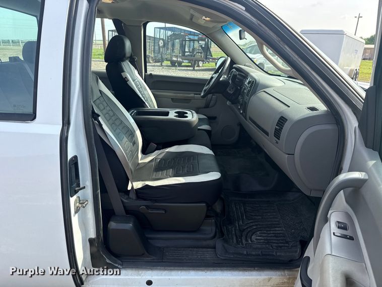 image for item NK9203 2013 Chevrolet Silverado 2500HD Ext. Cab pickup truck