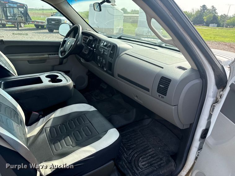 image for item NK9203 2013 Chevrolet Silverado 2500HD Ext. Cab pickup truck