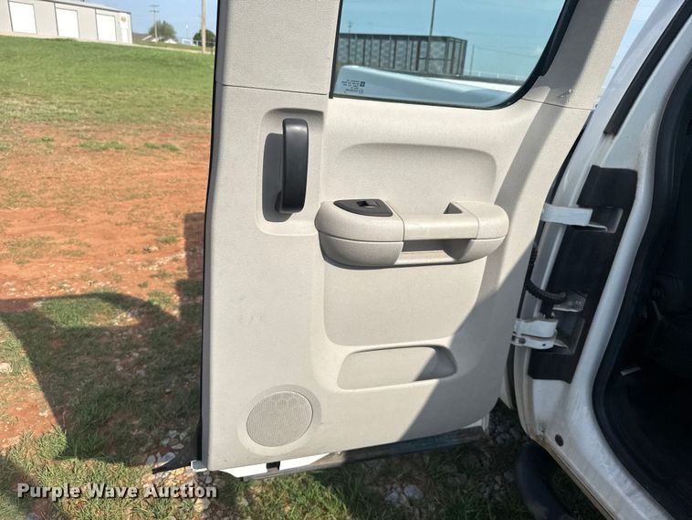 image for item NK9203 2013 Chevrolet Silverado 2500HD Ext. Cab pickup truck