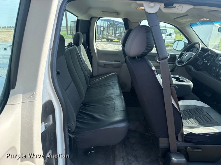 image for item NK9203 2013 Chevrolet Silverado 2500HD Ext. Cab pickup truck