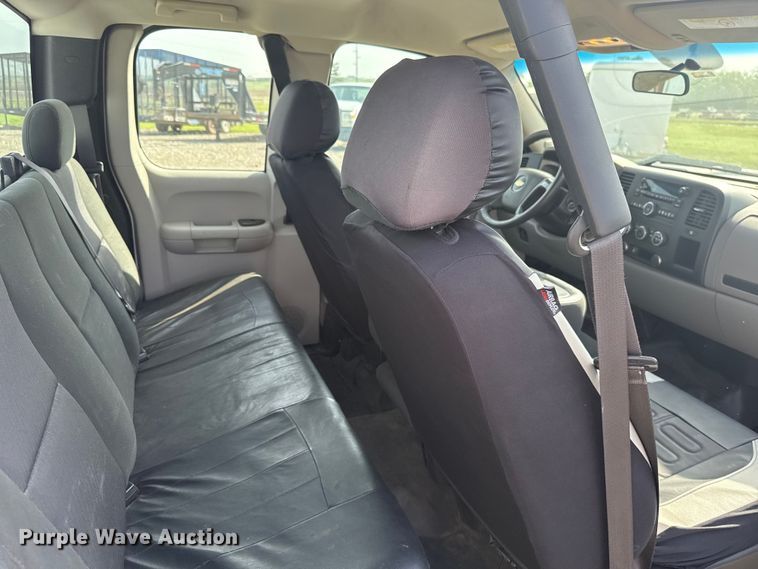 image for item NK9203 2013 Chevrolet Silverado 2500HD Ext. Cab pickup truck