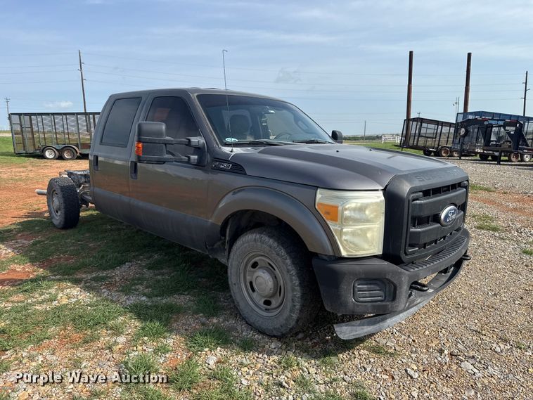 image for item NK9205 2011 Ford F250 Super Duty Crew Cab pickup truck cab and chassis
