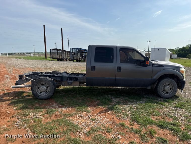 image for item NK9205 2011 Ford F250 Super Duty Crew Cab pickup truck cab and chassis