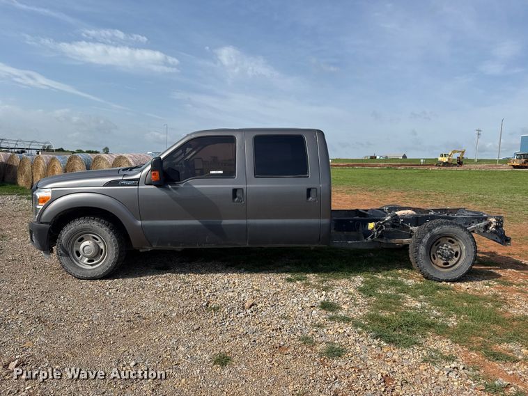 image for item NK9205 2011 Ford F250 Super Duty Crew Cab pickup truck cab and chassis