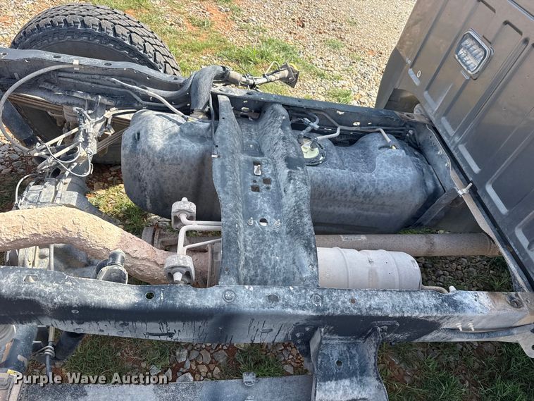 image for item NK9205 2011 Ford F250 Super Duty Crew Cab pickup truck cab and chassis