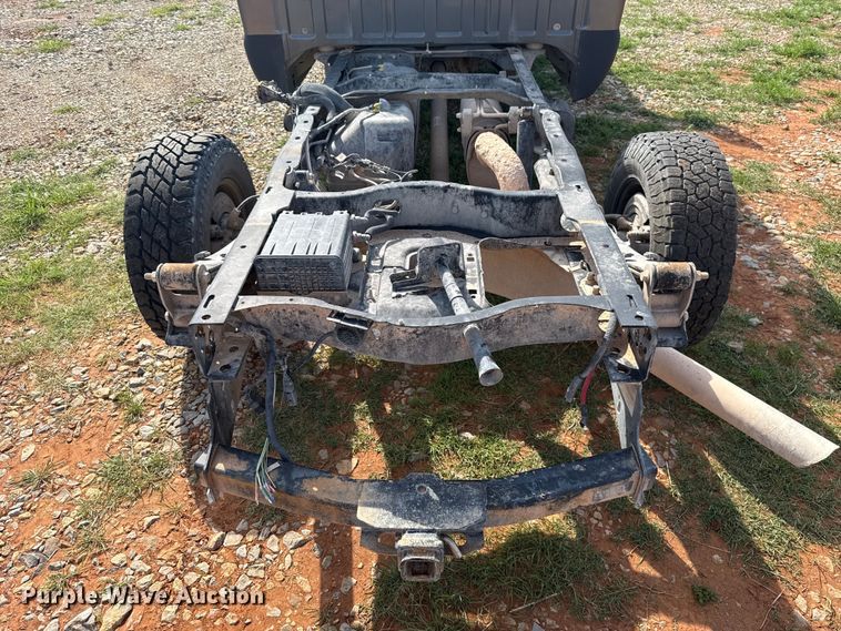 image for item NK9205 2011 Ford F250 Super Duty Crew Cab pickup truck cab and chassis