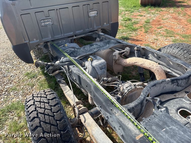 image for item NK9205 2011 Ford F250 Super Duty Crew Cab pickup truck cab and chassis