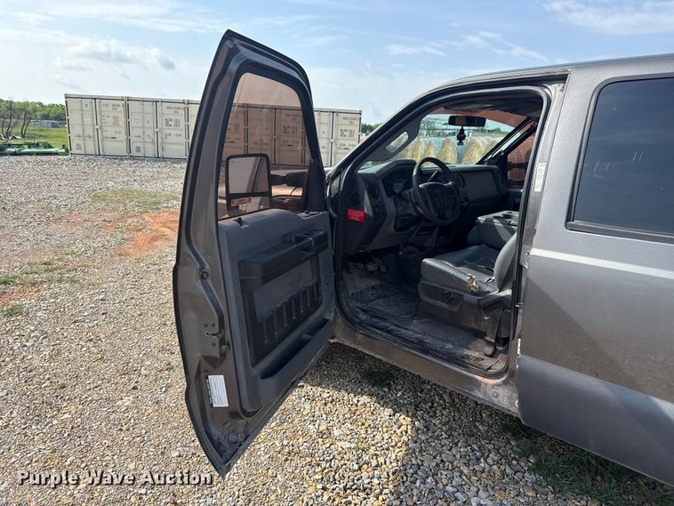 image for item NK9205 2011 Ford F250 Super Duty Crew Cab pickup truck cab and chassis