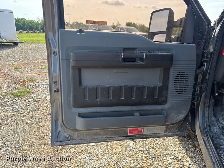 image for item NK9205 2011 Ford F250 Super Duty Crew Cab pickup truck cab and chassis