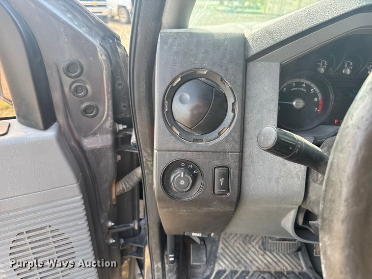 image for item NK9205 2011 Ford F250 Super Duty Crew Cab pickup truck cab and chassis