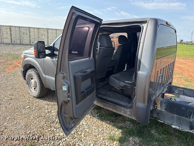 image for item NK9205 2011 Ford F250 Super Duty Crew Cab pickup truck cab and chassis