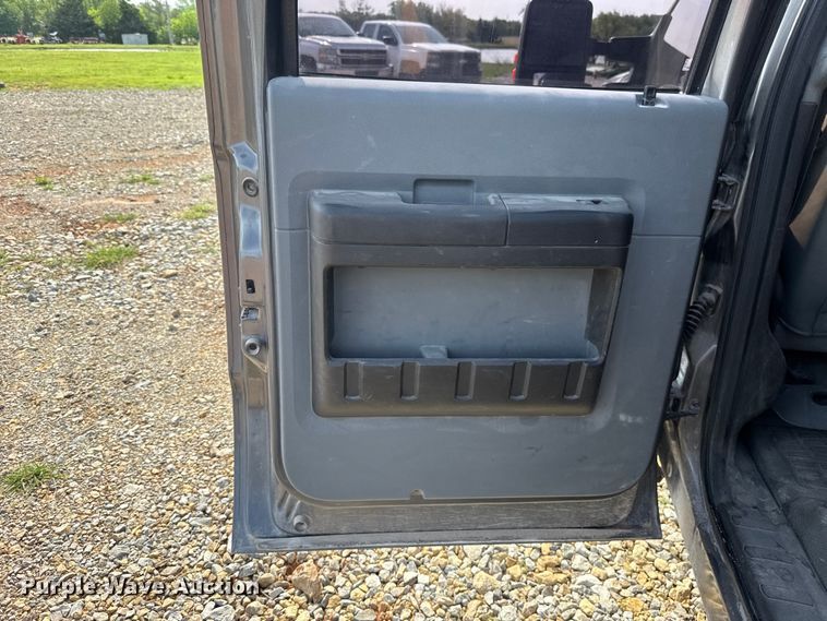 image for item NK9205 2011 Ford F250 Super Duty Crew Cab pickup truck cab and chassis