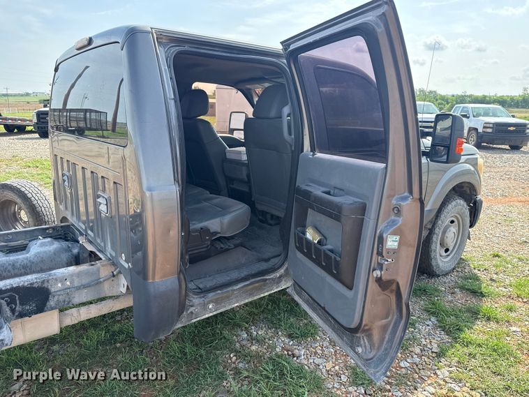 image for item NK9205 2011 Ford F250 Super Duty Crew Cab pickup truck cab and chassis