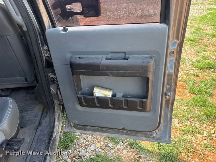 image for item NK9205 2011 Ford F250 Super Duty Crew Cab pickup truck cab and chassis