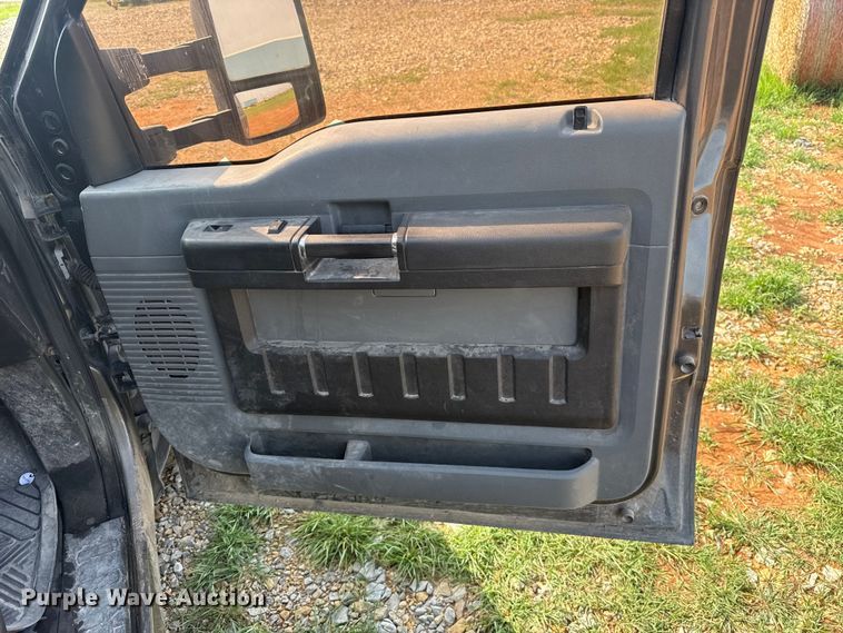 image for item NK9205 2011 Ford F250 Super Duty Crew Cab pickup truck cab and chassis