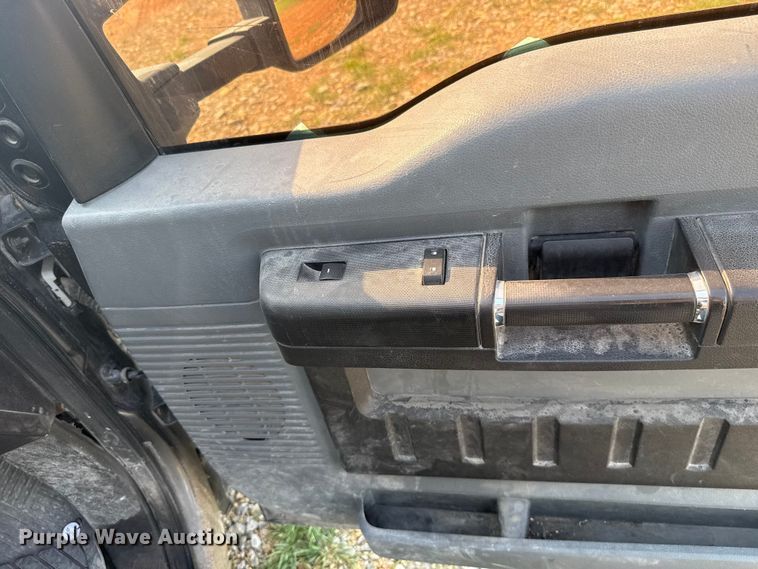 image for item NK9205 2011 Ford F250 Super Duty Crew Cab pickup truck cab and chassis